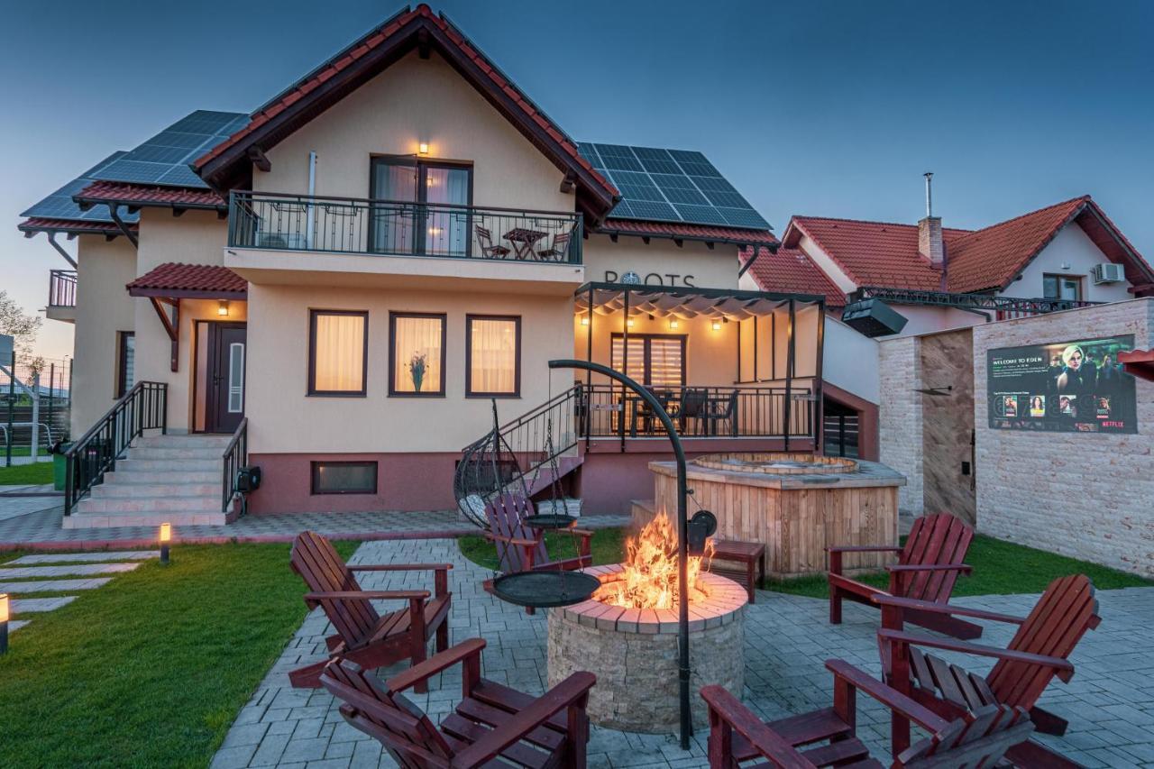 Roots Villa Redwood Braşov Esterno foto